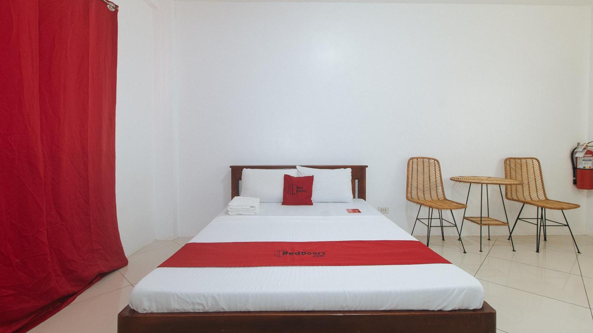 Reddoorz At Fat J Apartelle Mactan 세부 외부 사진