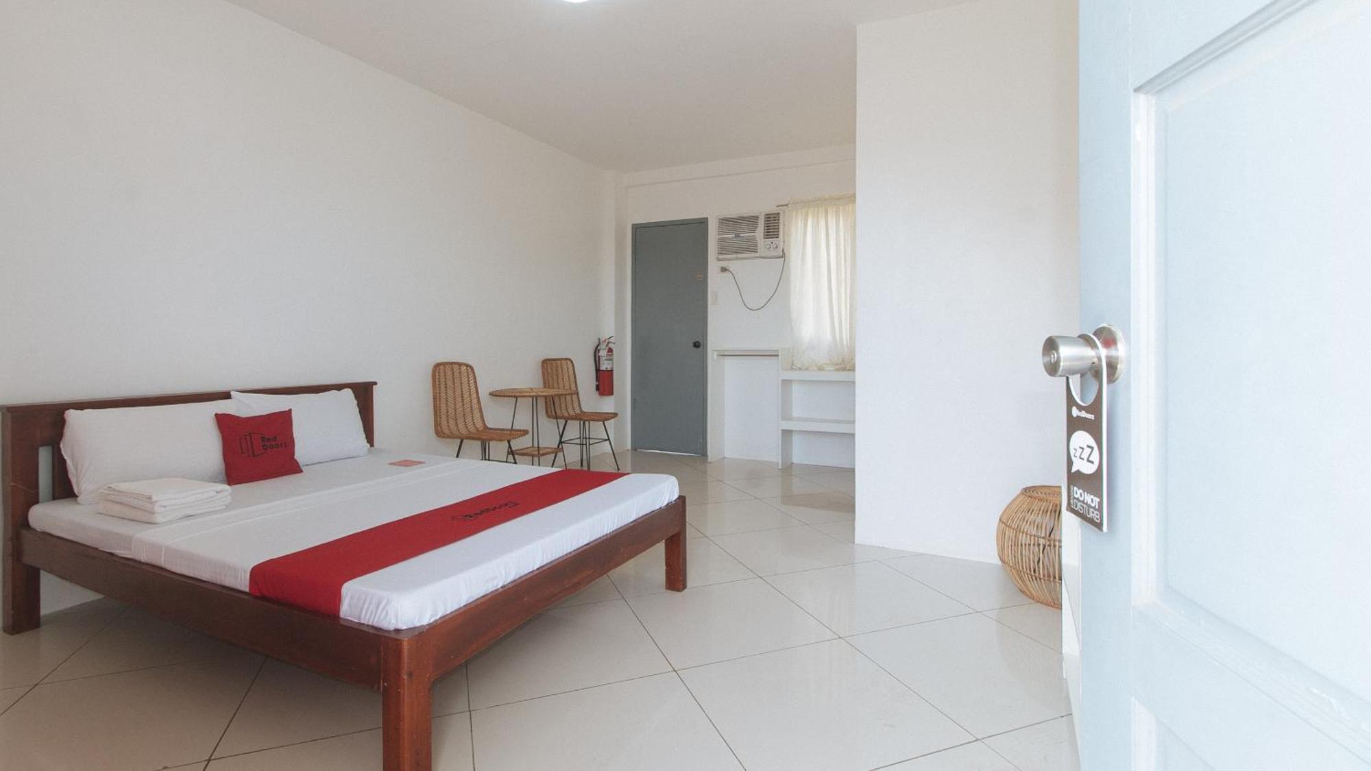 Reddoorz At Fat J Apartelle Mactan 세부 외부 사진