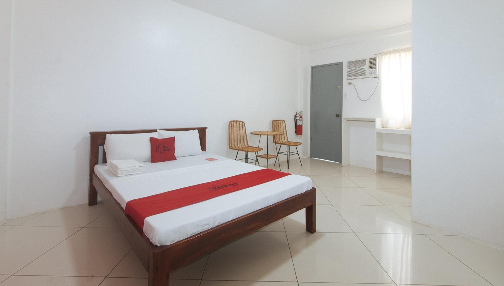 Reddoorz At Fat J Apartelle Mactan 세부 외부 사진