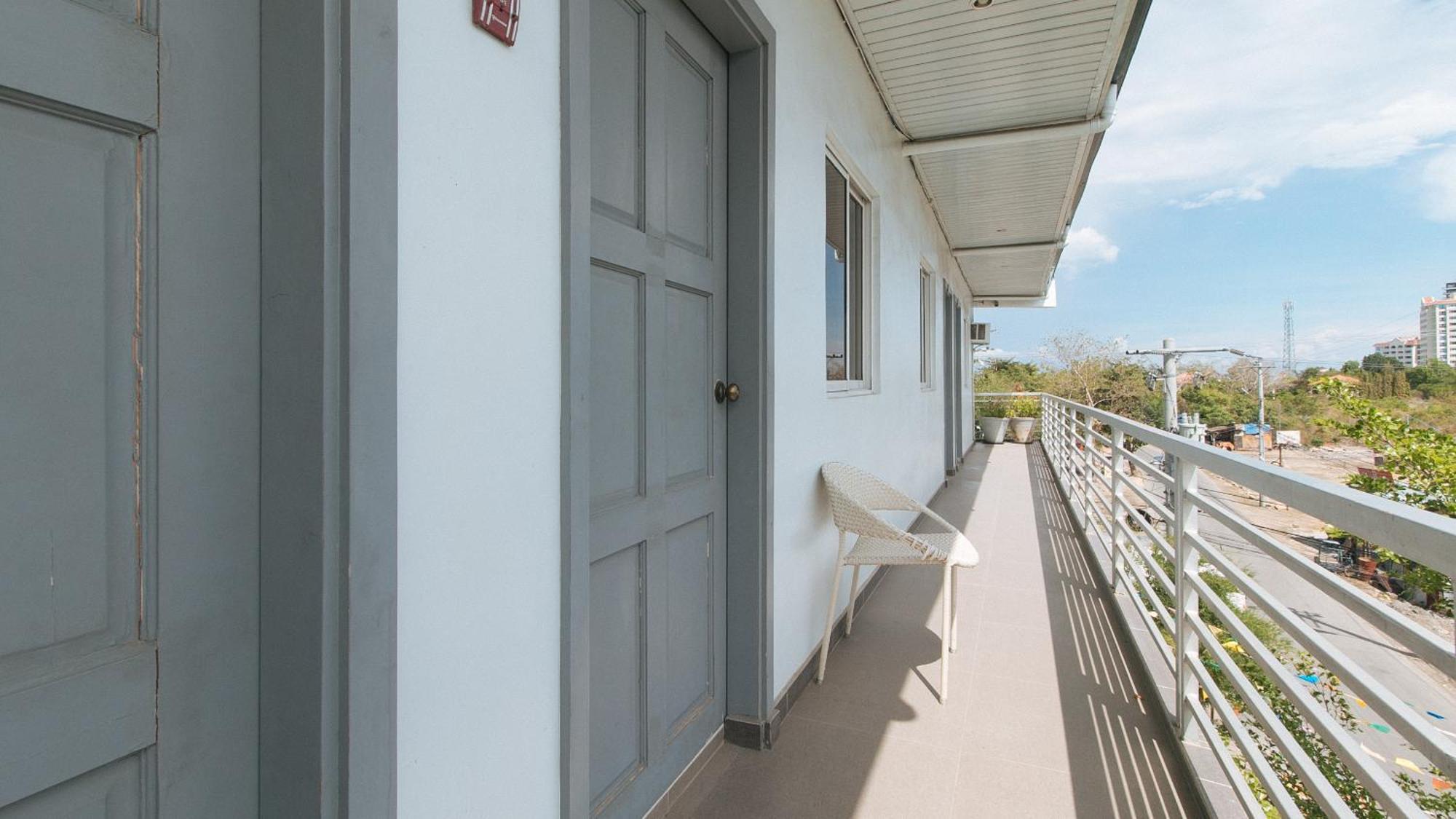 Reddoorz At Fat J Apartelle Mactan 세부 외부 사진